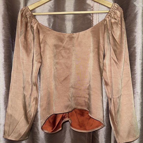 Hilary MacMillan
Ruched Front Long Sleeve Blouse - Picture 3 of 4